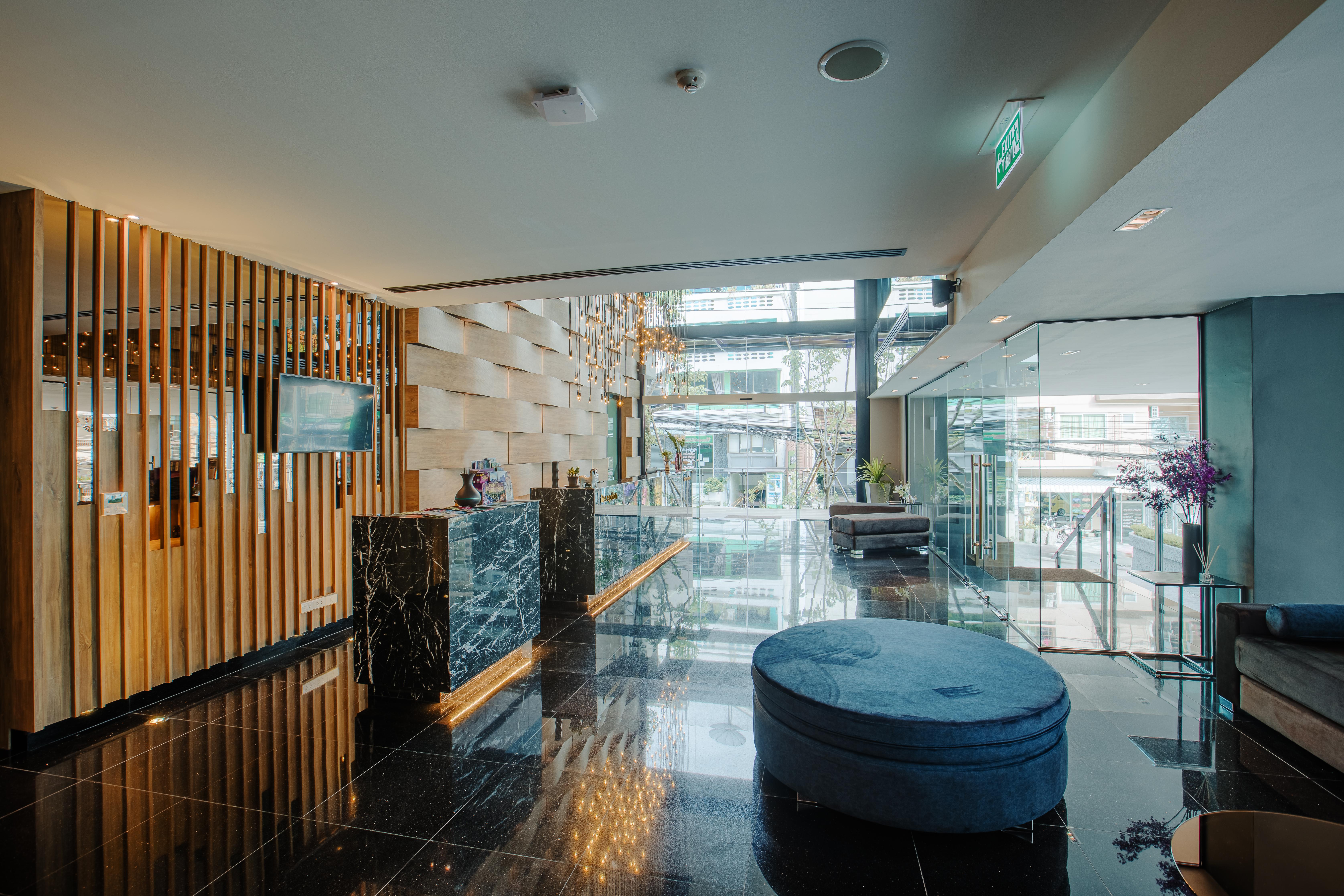 Rak Elegant Hotel Patong Buitenkant foto