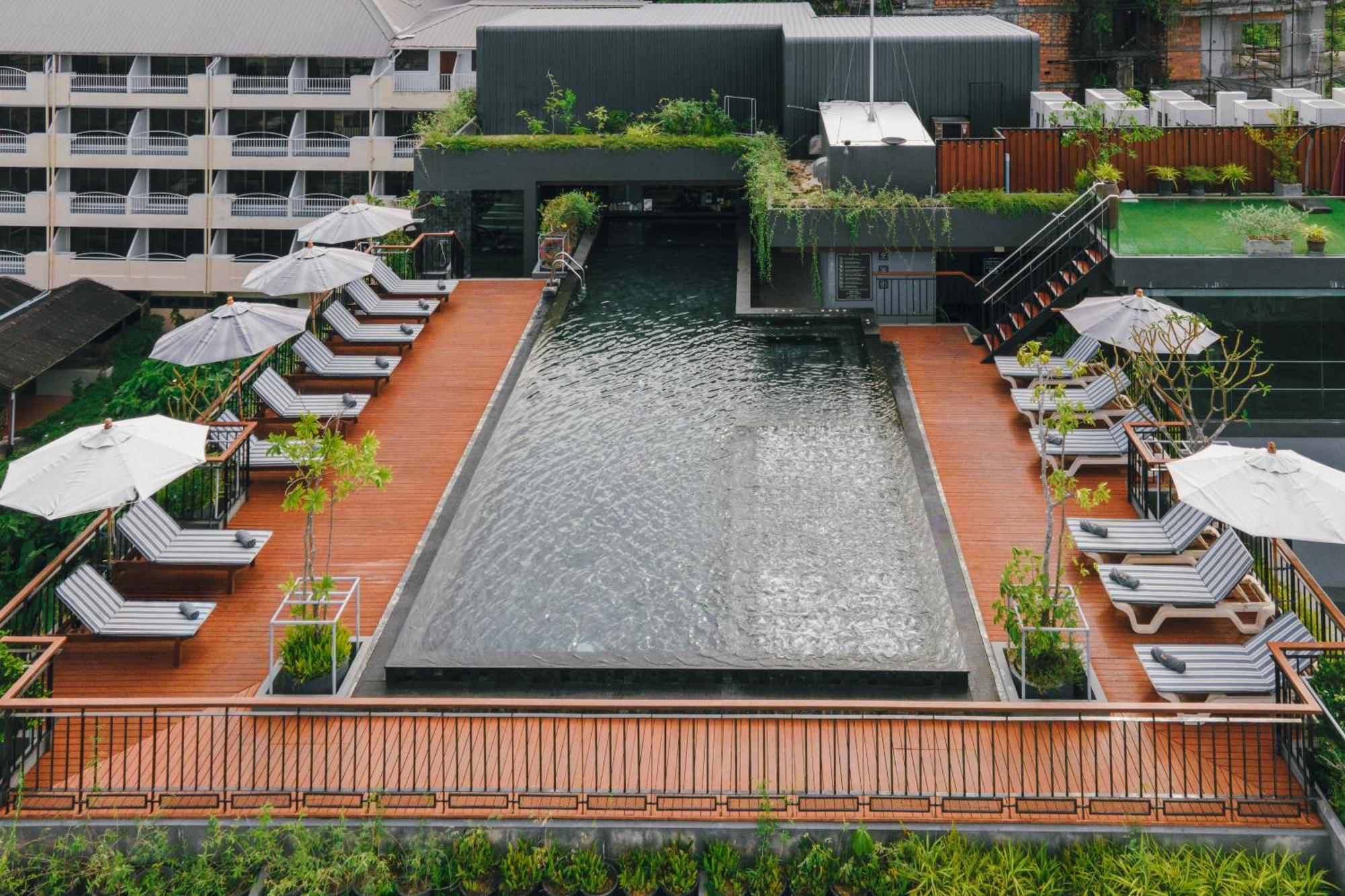 Rak Elegant Hotel Patong Buitenkant foto